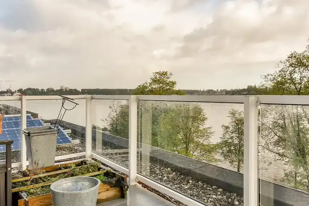 Terraza impermeabilizada y solada en una vivienda de Oviedo